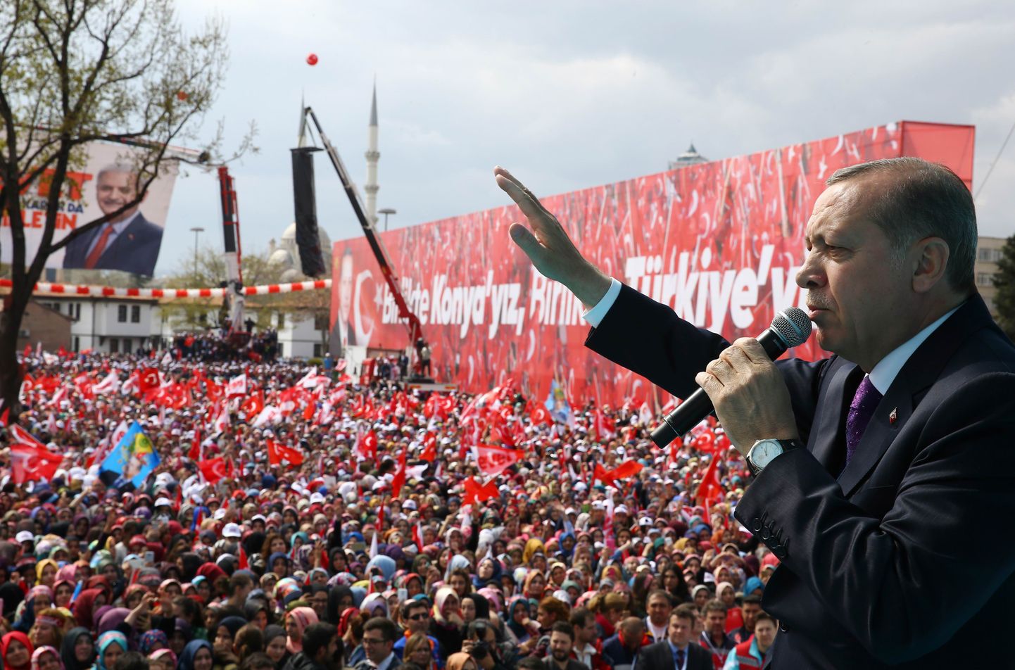 Türgi president Recep Tayyip Erdoğan selle aasta aprillis rahvale esinemas.