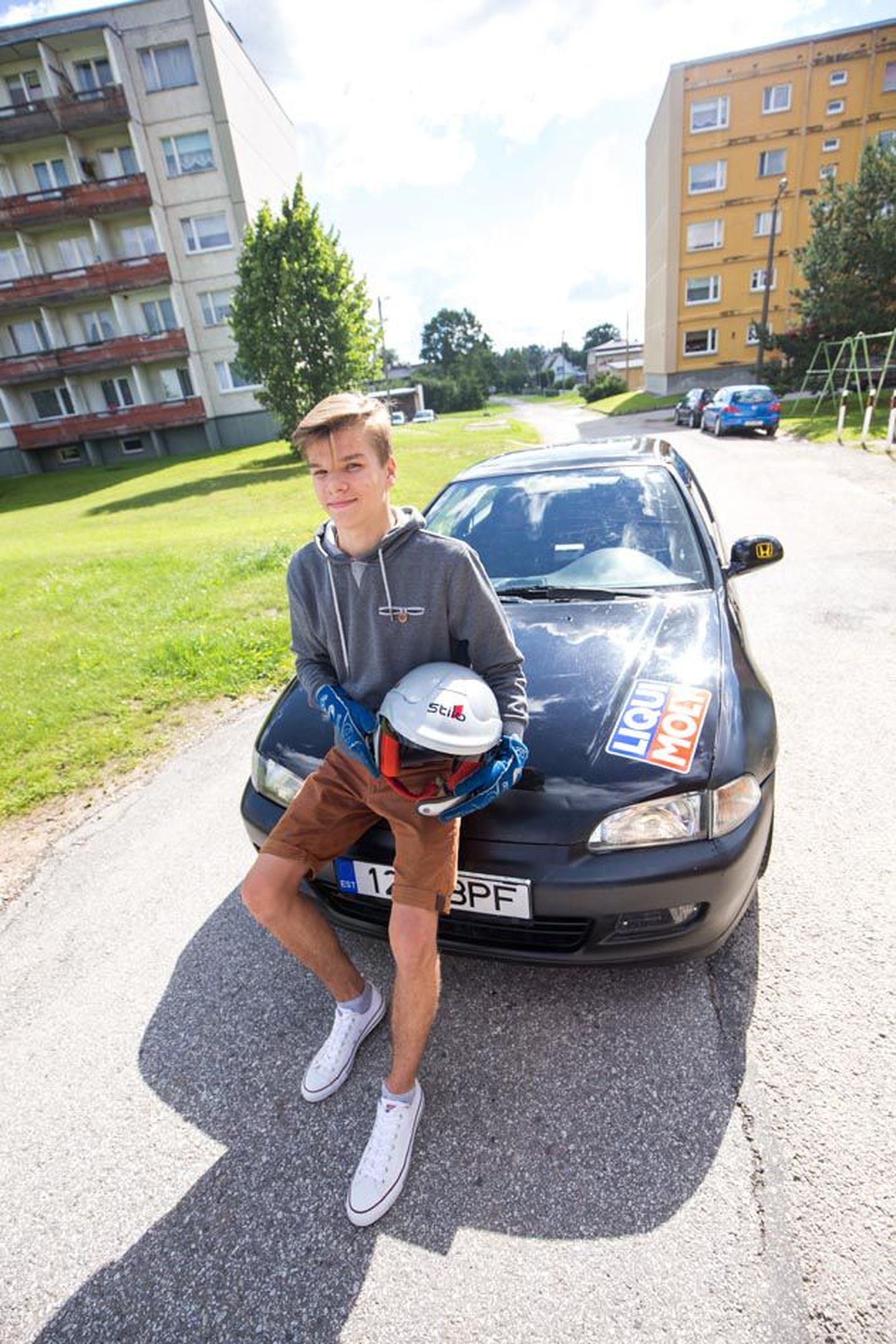 Türi noormees Patrick Juhe on küll vaid 14 aastat vana, kuid juba käbe sõidumees. Pildil olev Honda Civic on talle Ford Fiesta järel juba teine võistlusauto.