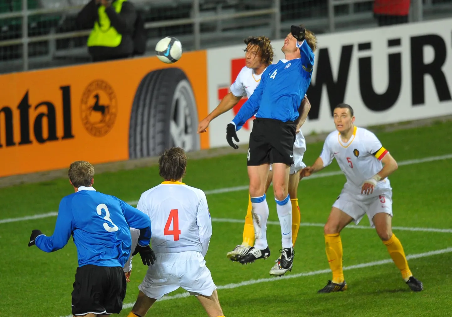 Момент игры Эстония - Бельгия.