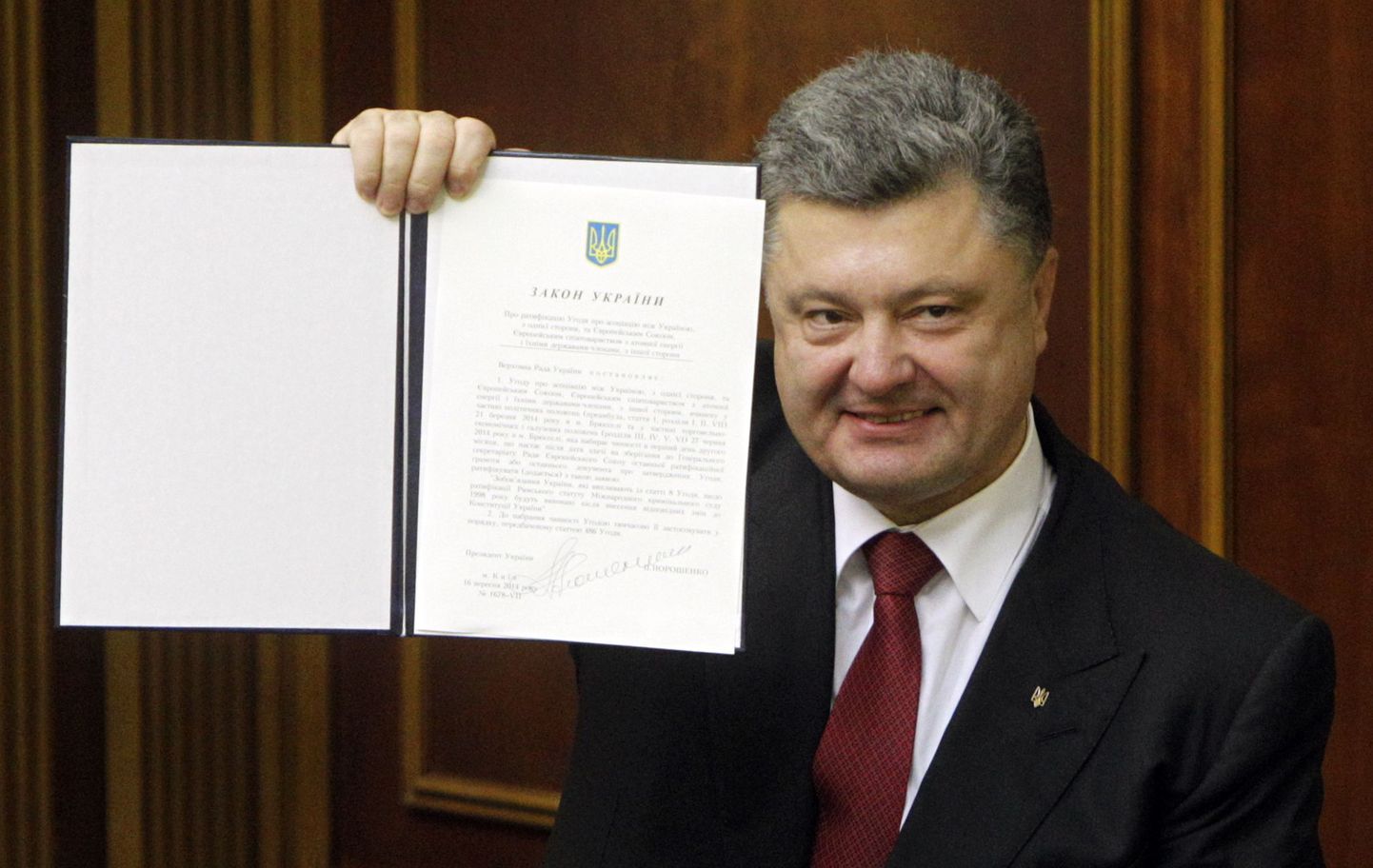 Порошенко подписал договор об ассоциации Украины с ЕС.