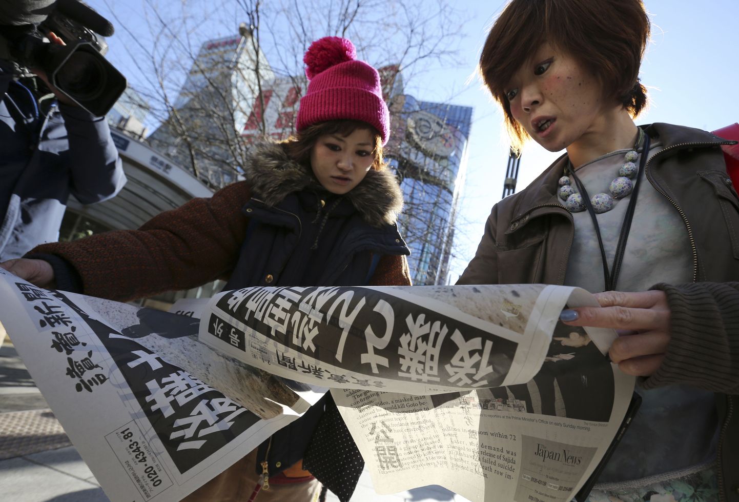 Реакция японских женщин на новость о казни заложника.