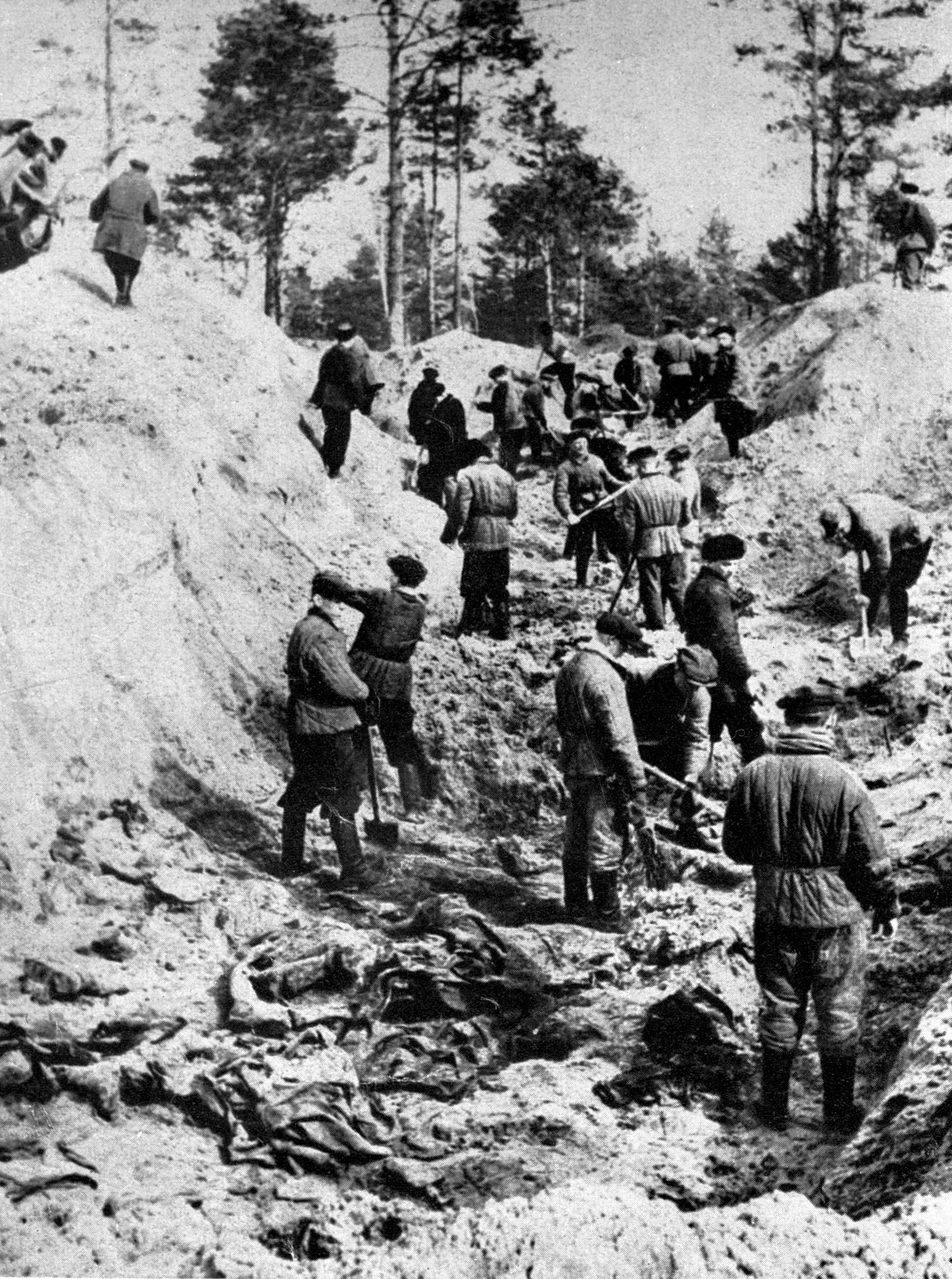 Katõni ohvrite väljakaevamine 1943. aasta 1. aprillil.