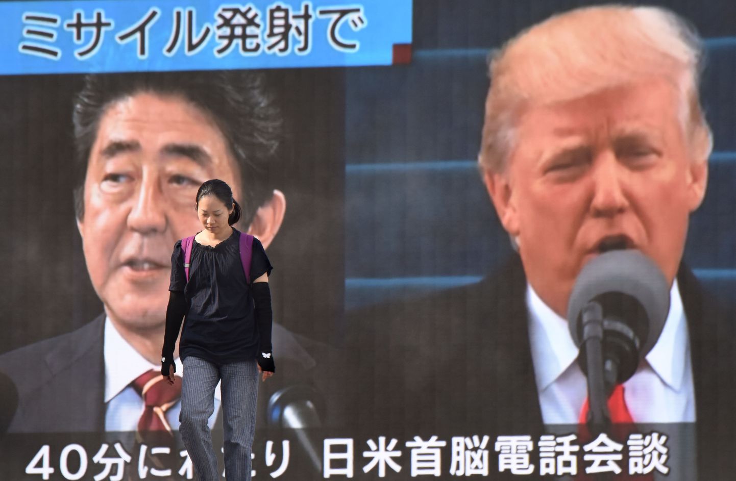 Suured ekraanid Ühendriikide presidendi Donald Trumpi ja Jaapani peaministri Shinzo Abega