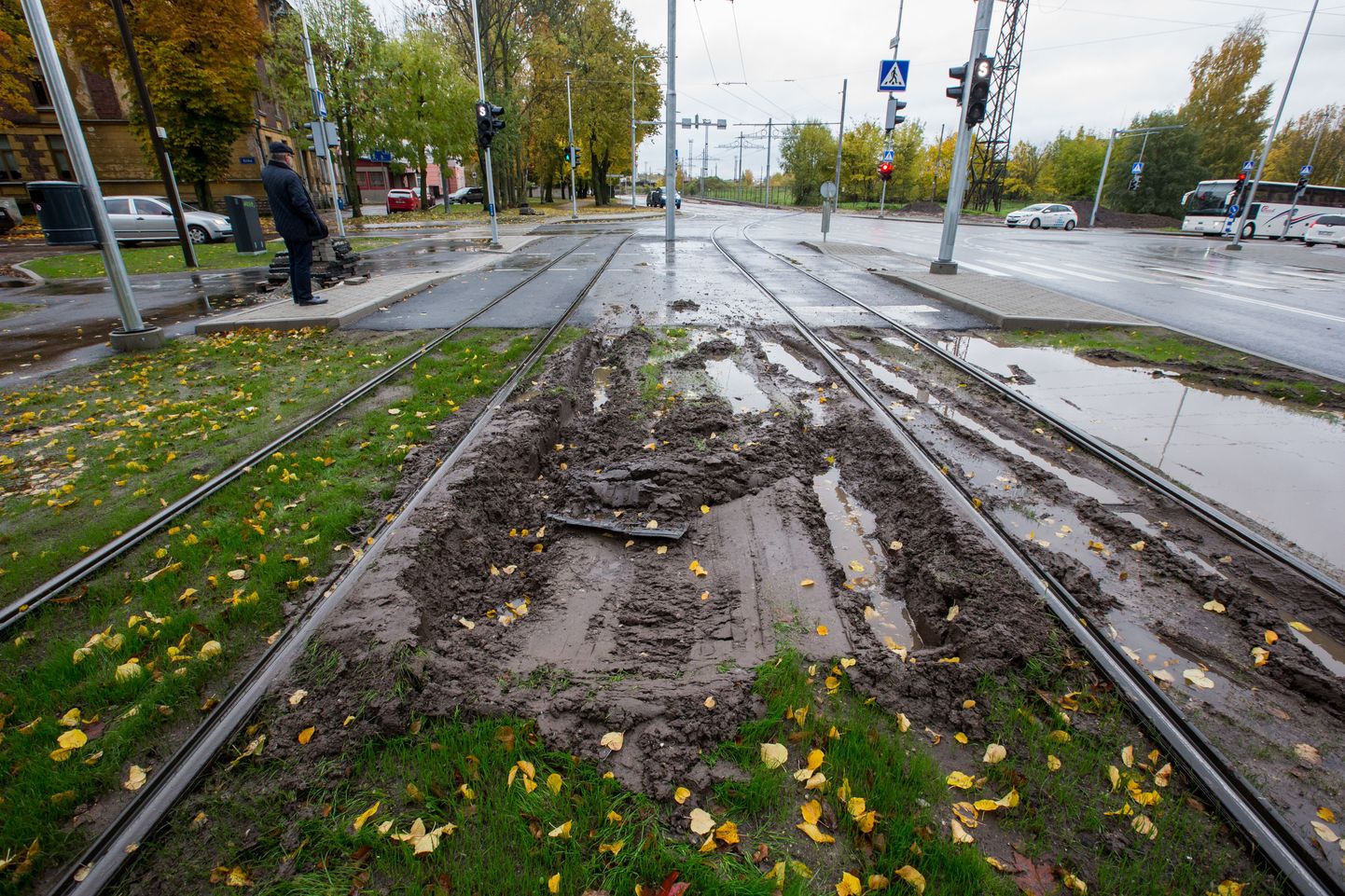 Vana harjumuse järgi Ristiku tänavalt Kopli tänavale vasakpööret sooritavad autojuhid võivad sattuda trammiteele ja seal mulla sisse kinni jääda.
