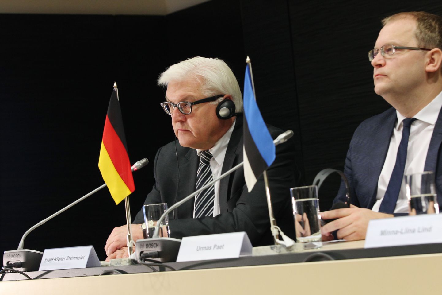Saksa välisminister Frank-Walter Steinmeier (vasakul) ja tema Eesti ametivend Urmas Paet andsid täna hommikul pressikonverentsi.