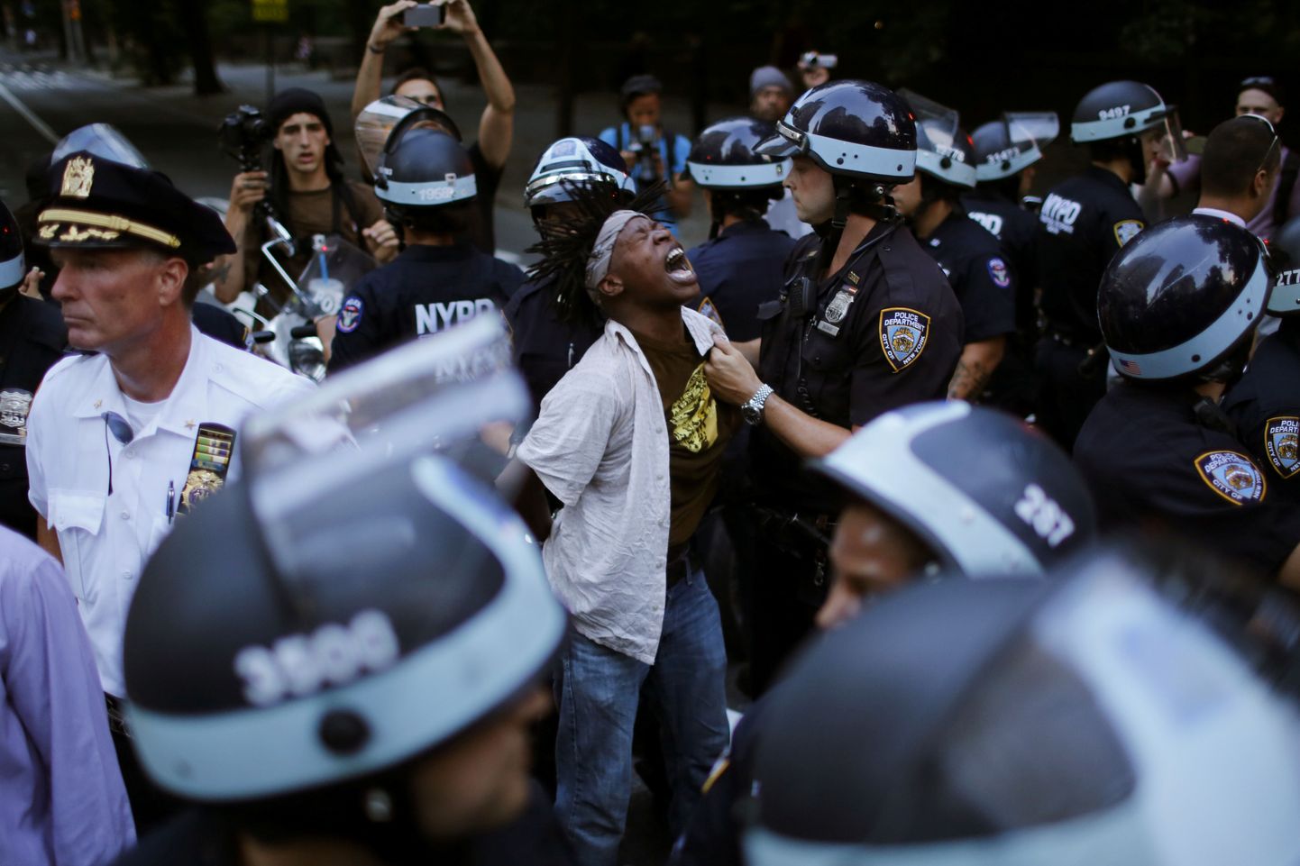 Tulistamine vallandas muu hulgas meeleavalduse Manhattanil, kus politsei pidi innukamaid protestijaid ohjeldama.
