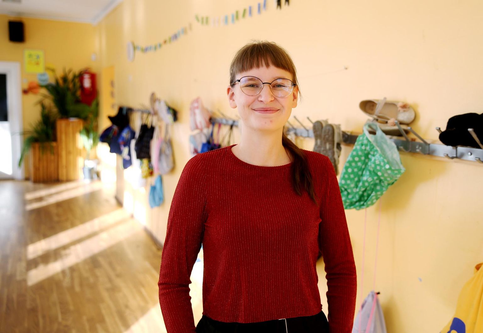 Klassijuhataja Sarah Raichmann ei ole ammu und näinud, kuna heidab õhtul voodisse hilja ja rampväsinuna. Ta on Karlova koolis veel inimeseõpetuse ning inglise keele õpetaja ning pingutab väga, et kõigi oma õpilaste ootustele hästi vastata.