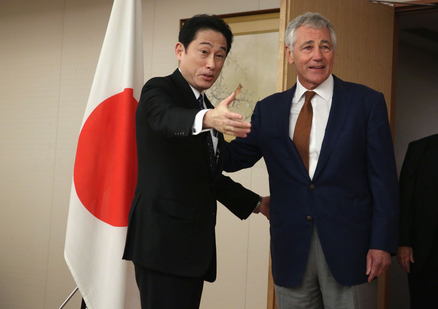 USA kaitseminister Chuck Hagel (paremal) koos Jaapani välisministri Fumio Kishidaga täna Tokyos.