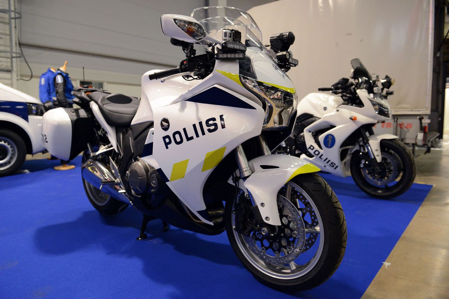Soome politsele kuuluva mootorratta uus värvilahendus.