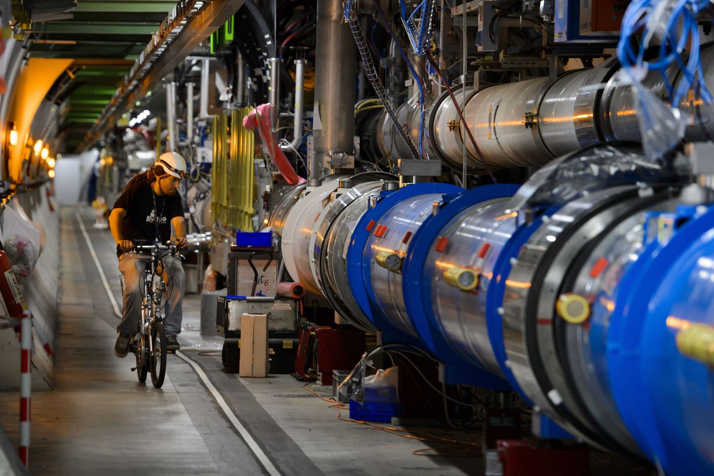 CERNi suur hadronite põrguti (LHC).