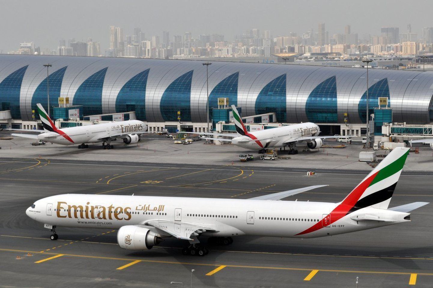 Emiratesi lennuk Kuveidi rahvusvahelises lennujaamas.