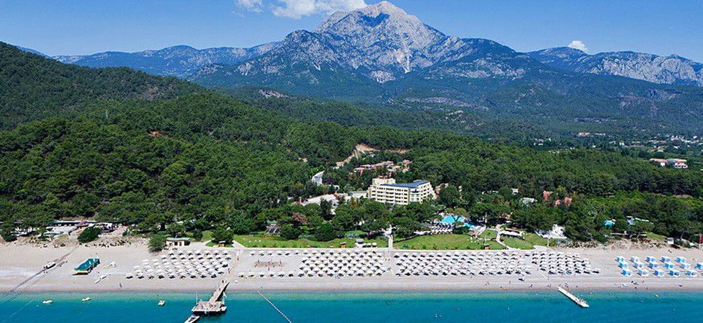 Euphoria Tekirova hotellist avaneb GoAdventure kodulehe kinnitusel «suurepärane vaade merele ja Torosi mägedele»