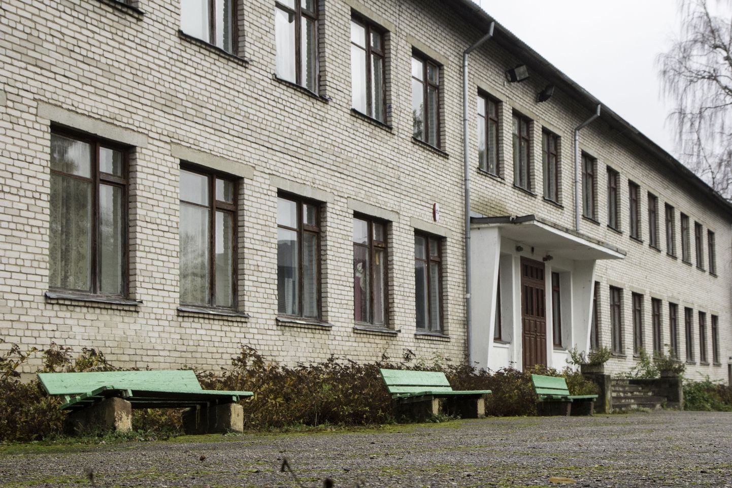 Helme sanatoorne internaatkool lõpetas tegevuse 2012. aastal ning oli selle aasta veebruarini üha kahaneva müügihinnaga ASi Riigi Kinnisvara omandis.