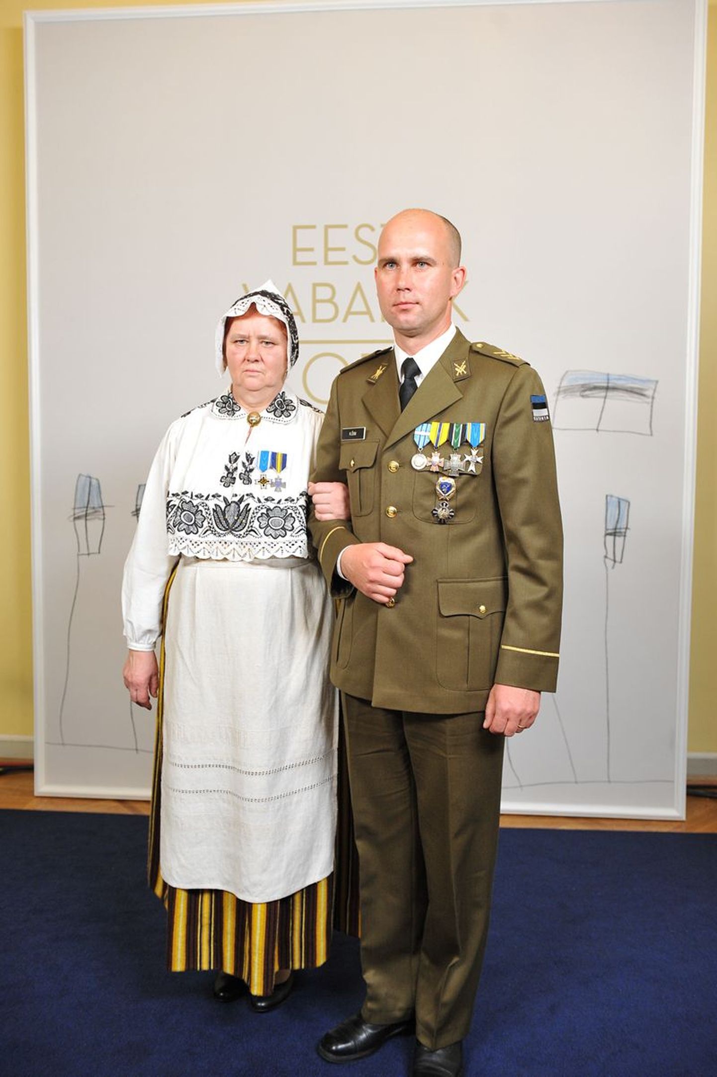 Elvi Õim ja poeg Kaido Õim 2013. aastal vabariigi aastapäeva vastuvõtul.