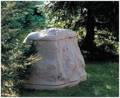 Kivikomposter sulandub loodusega ja on aias vaevumärgatav.