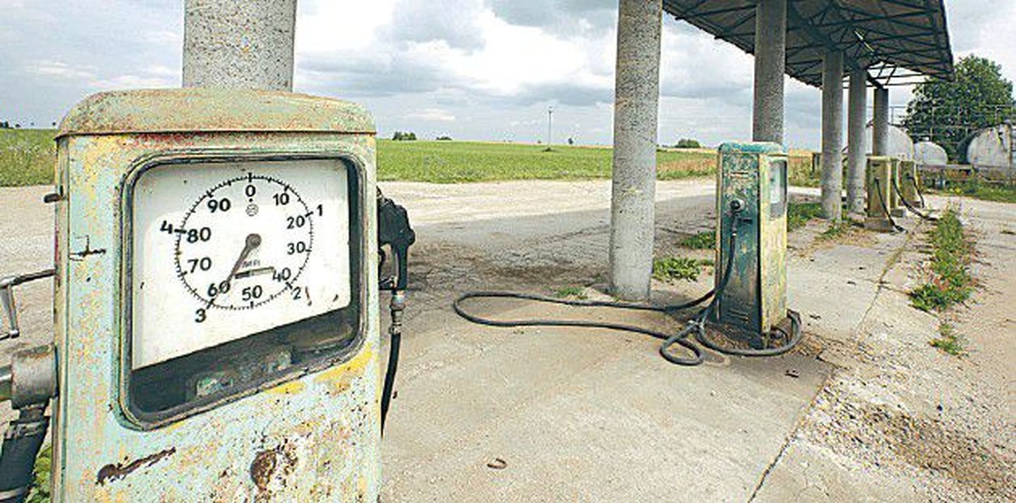 Aeg on seisma jäänud – Laekvere bensiinijaamas pole mitukümmend aastat justkui midagi muutunud. Aga kütust saab siit ikkagi.