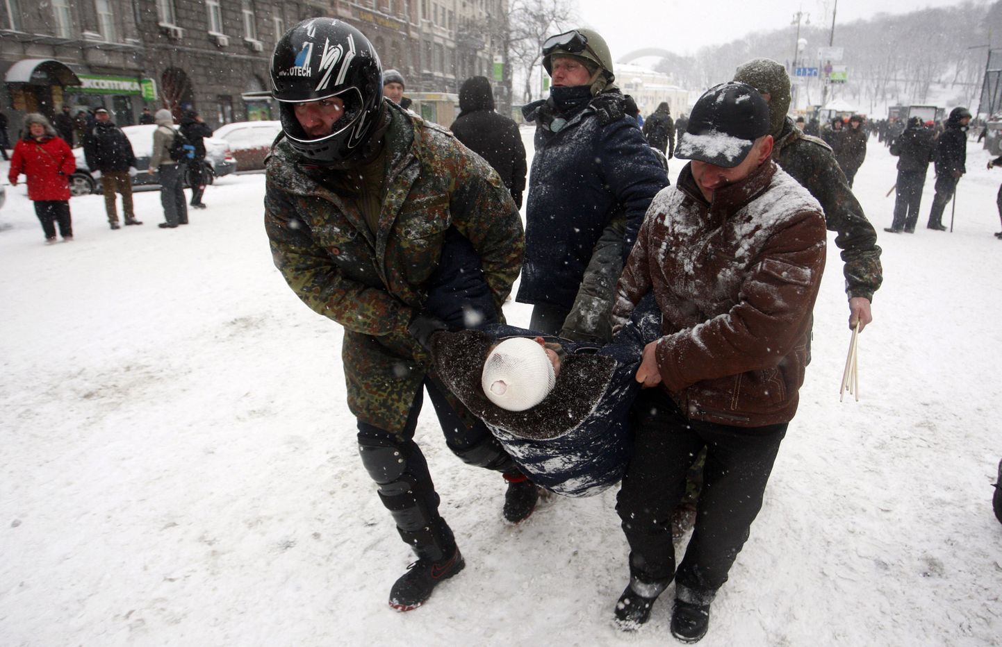 Meeleavaldajad kannavad Ukraina rahutustes haavata saanut.