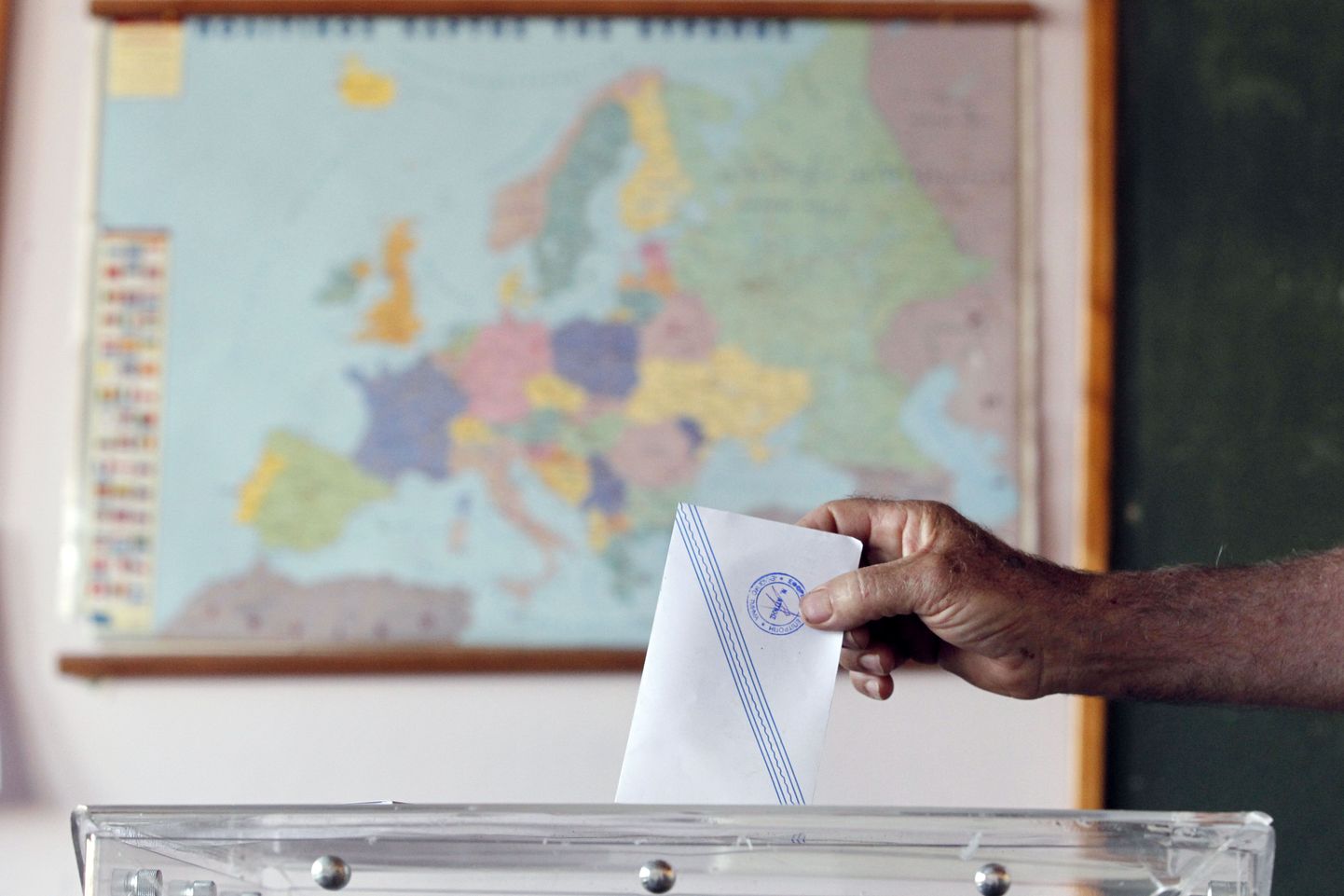 В Греции начался референдум об условиях оказания стране международной помощи.