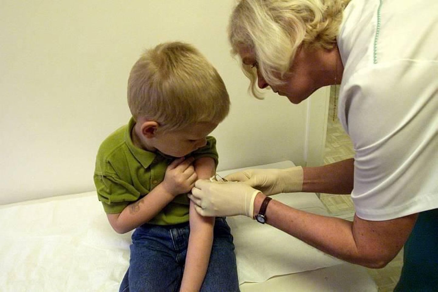 Вакцинирование ребенка.