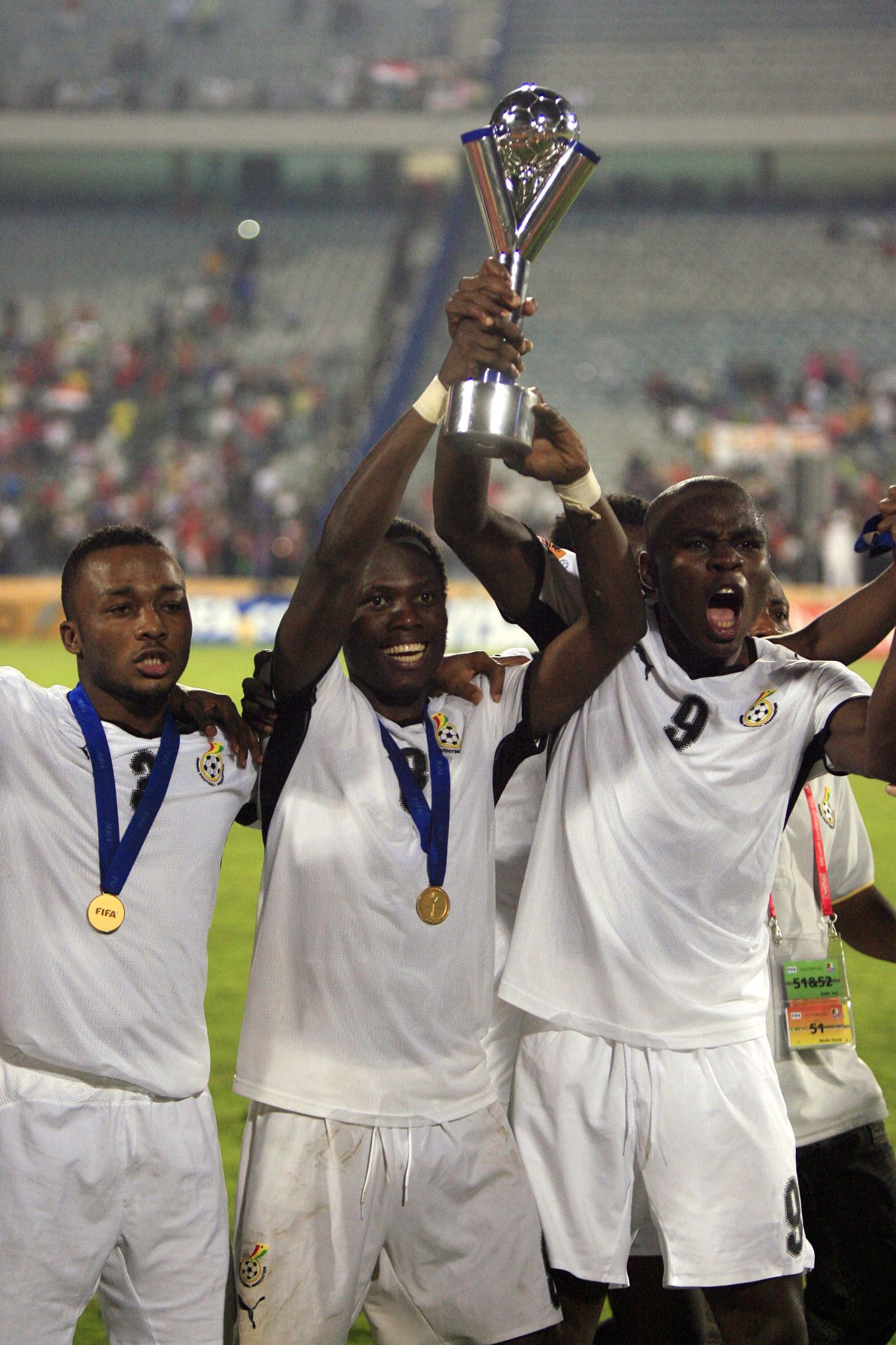 Ghana mängijad tiitlivõitu tähistamas.