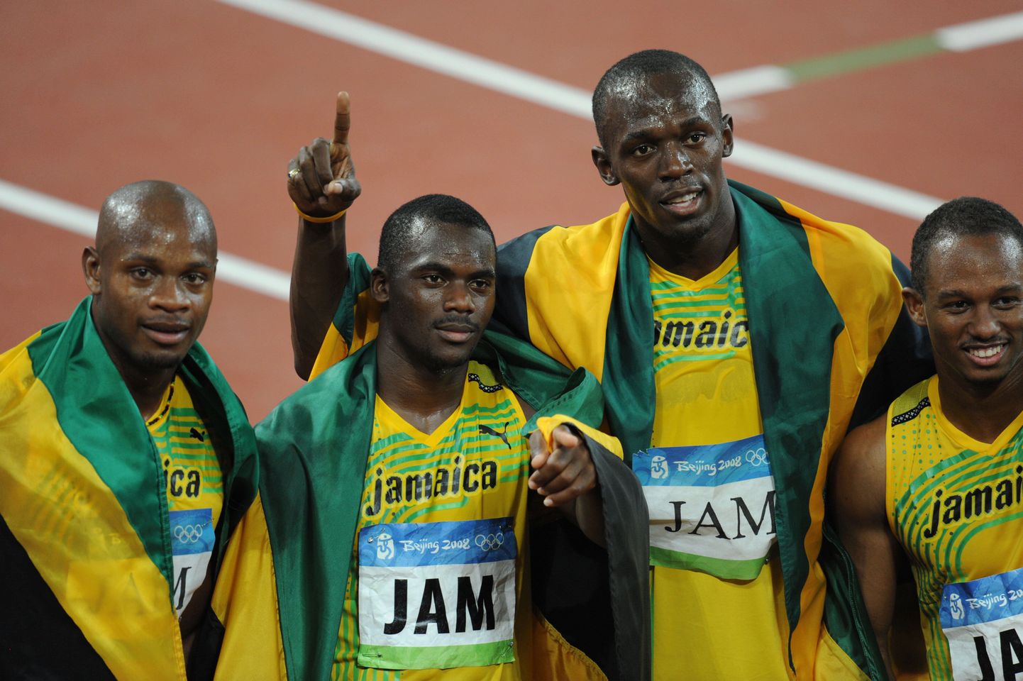 Vasakult: Asafa Powell, Nesta Carter, Usain Bolt ja Michael Frater.