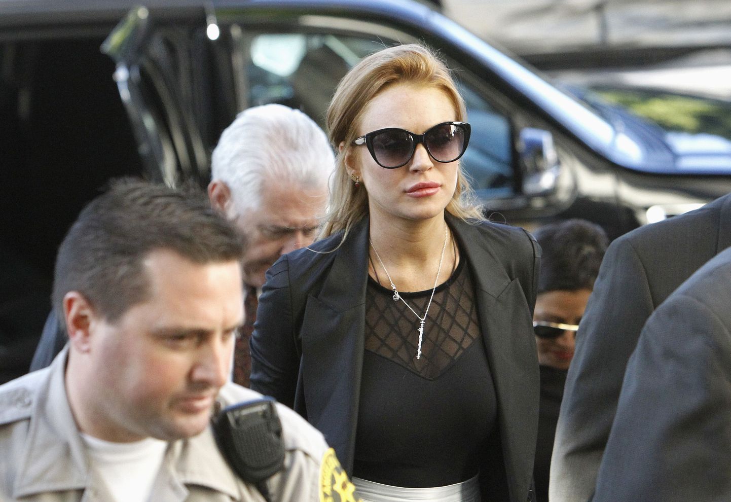 Lindsay Lohan saabumas Beverly Hillsi kohtumajja