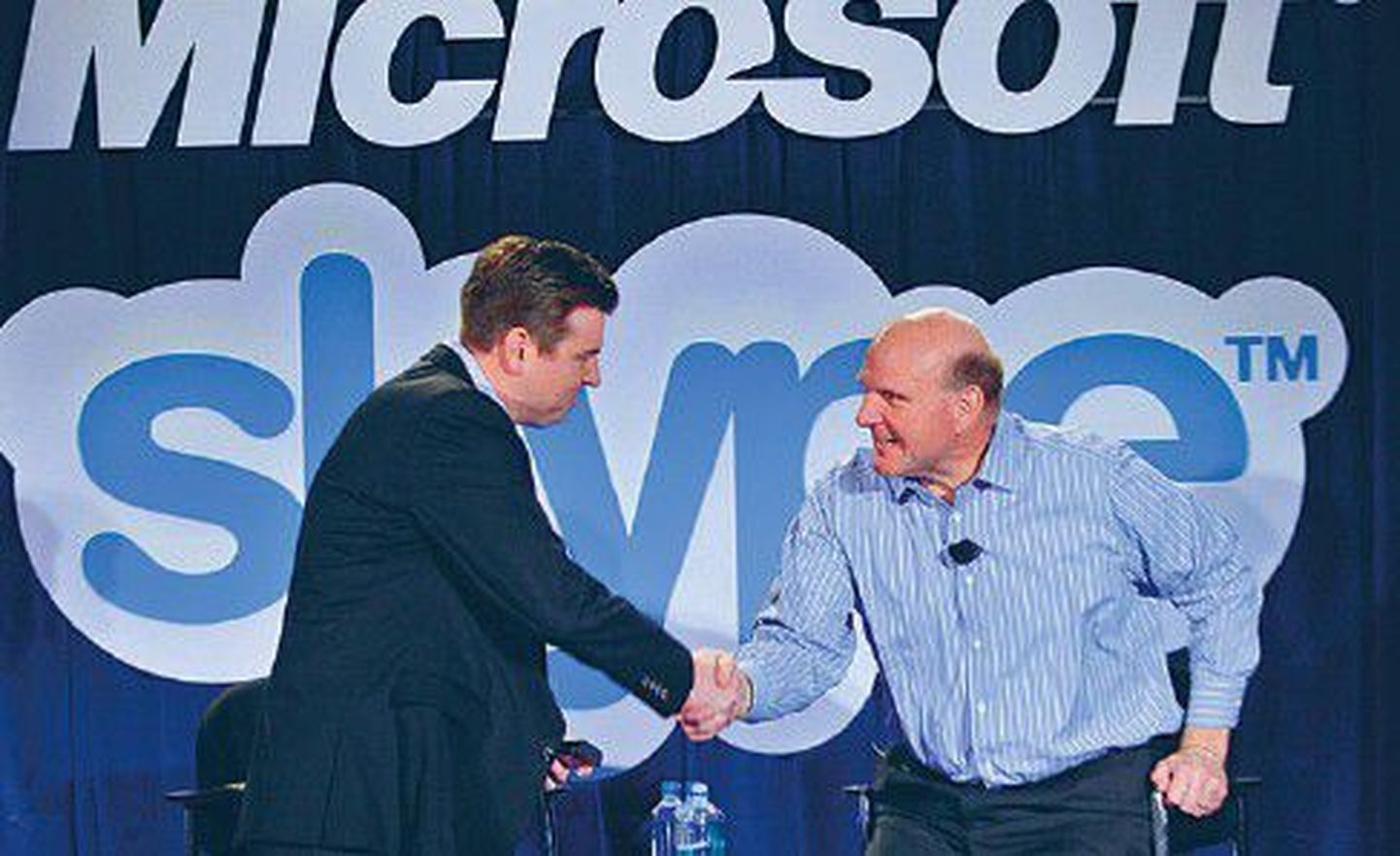 Руководитель Microsoft Стив Баллмер (справа) и глава Skype Тони Бэйтс на вчерашней конференции в Сан-Франциско.