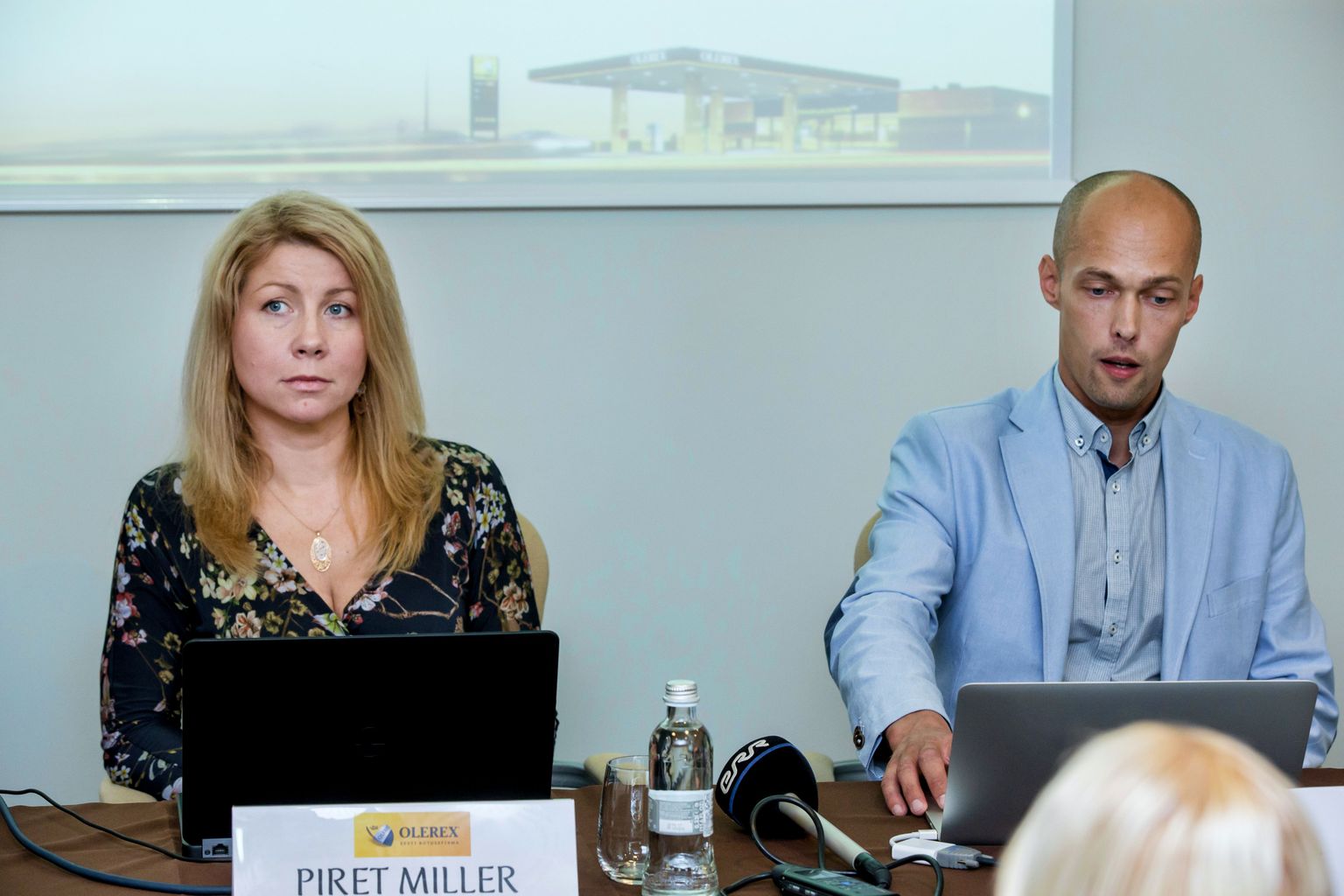 Olerexi tegevjuht Piret Miller (v) ja kütuste sisseostujuht Alan Vaht.