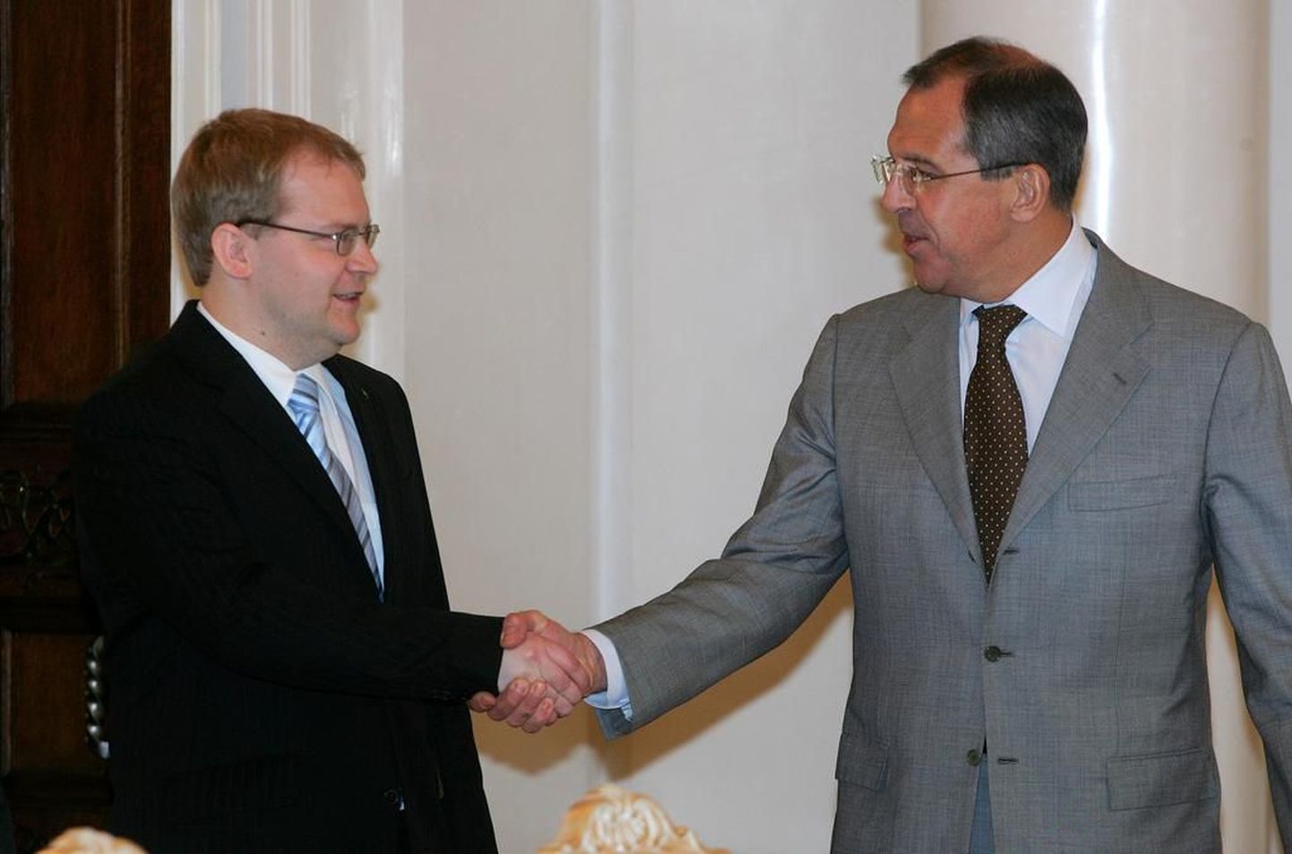 Välisministrid Urmas Paet ja Sergei Lavrov pärast Eesti-Venemaa piirileppe sõlmimist Moskvas.