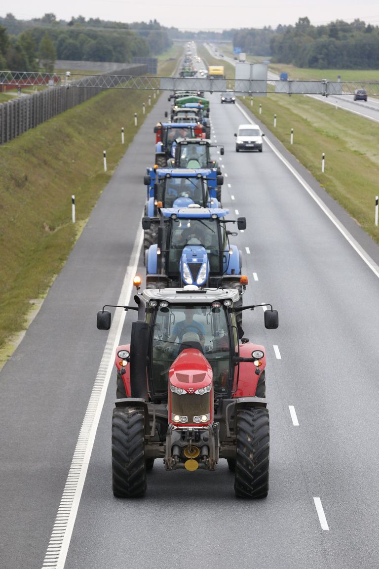 Traktorid Vaida silla lähedal. Foto: