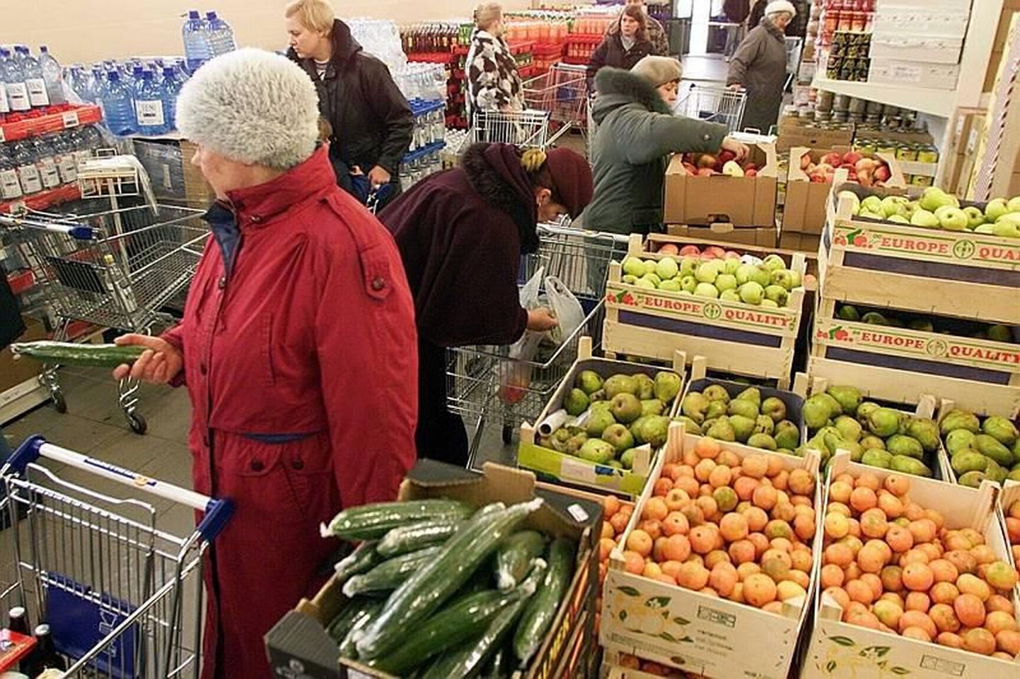 Hindade langemine maailmaturul toob kaasa toidu odavnemise ka Eesti kauplustes.