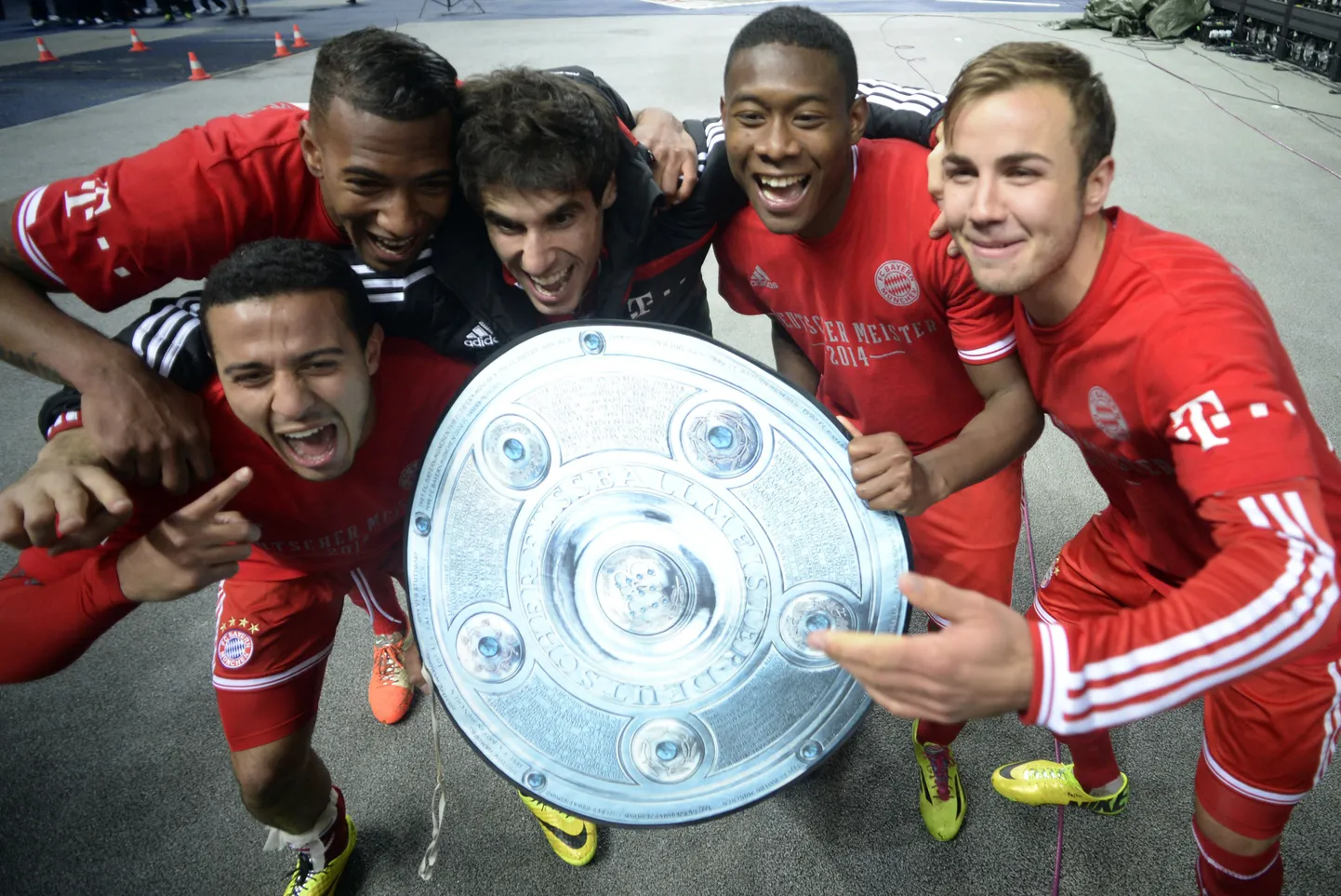 Müncheni Bayerni mängijad tähistamas Saksamaa meistritiitli võitu.