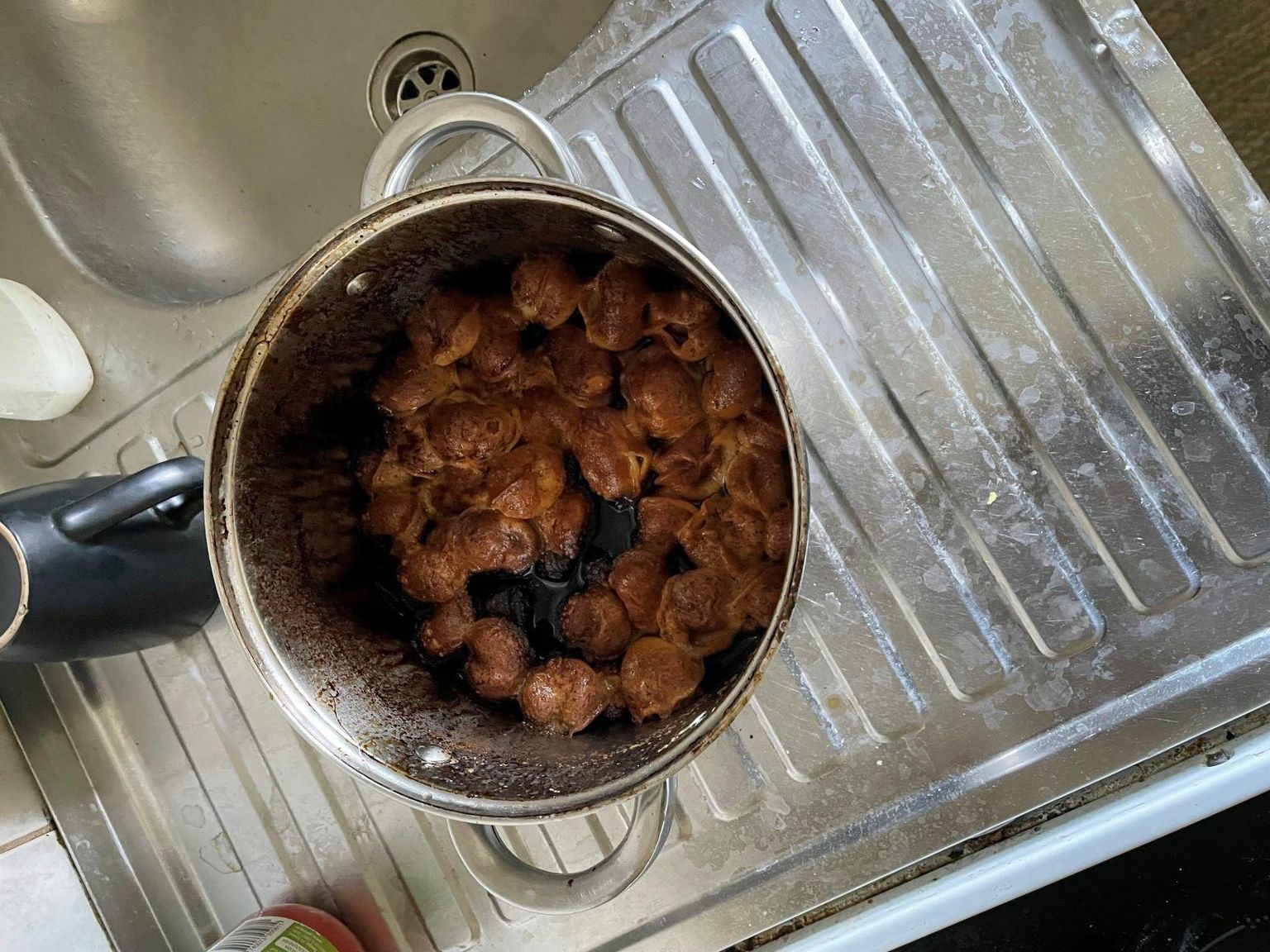 Toiduvalmistaja jättis roa omapäi ja keeras magama.