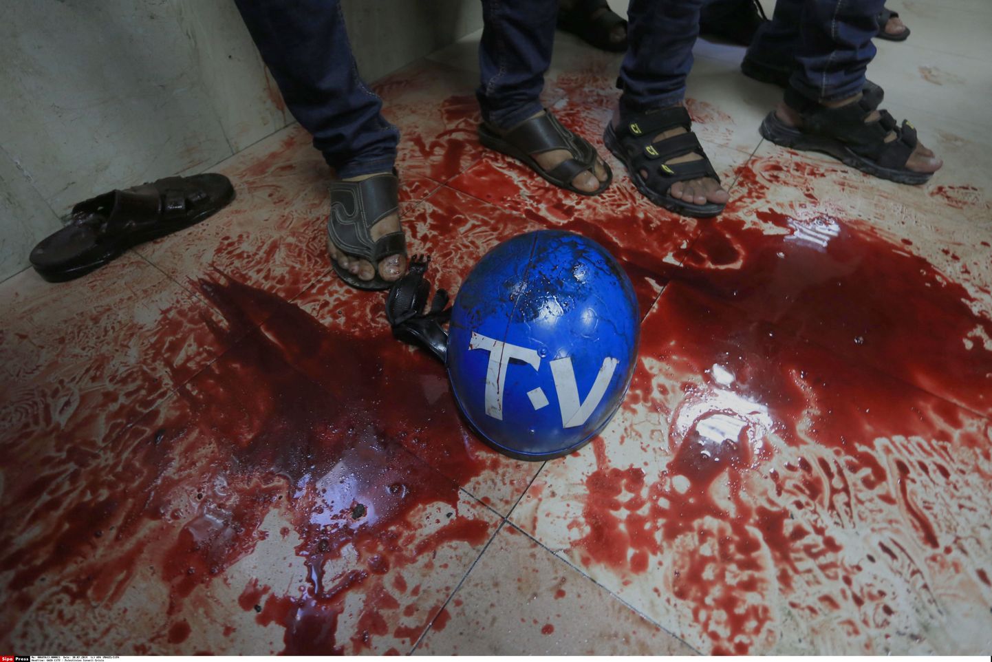 Ajakirjanikud süüdistavad Hamasi ähvardamises. Fotol paik, kus Gazas hukkus paletiinlasest videoajakirjanik