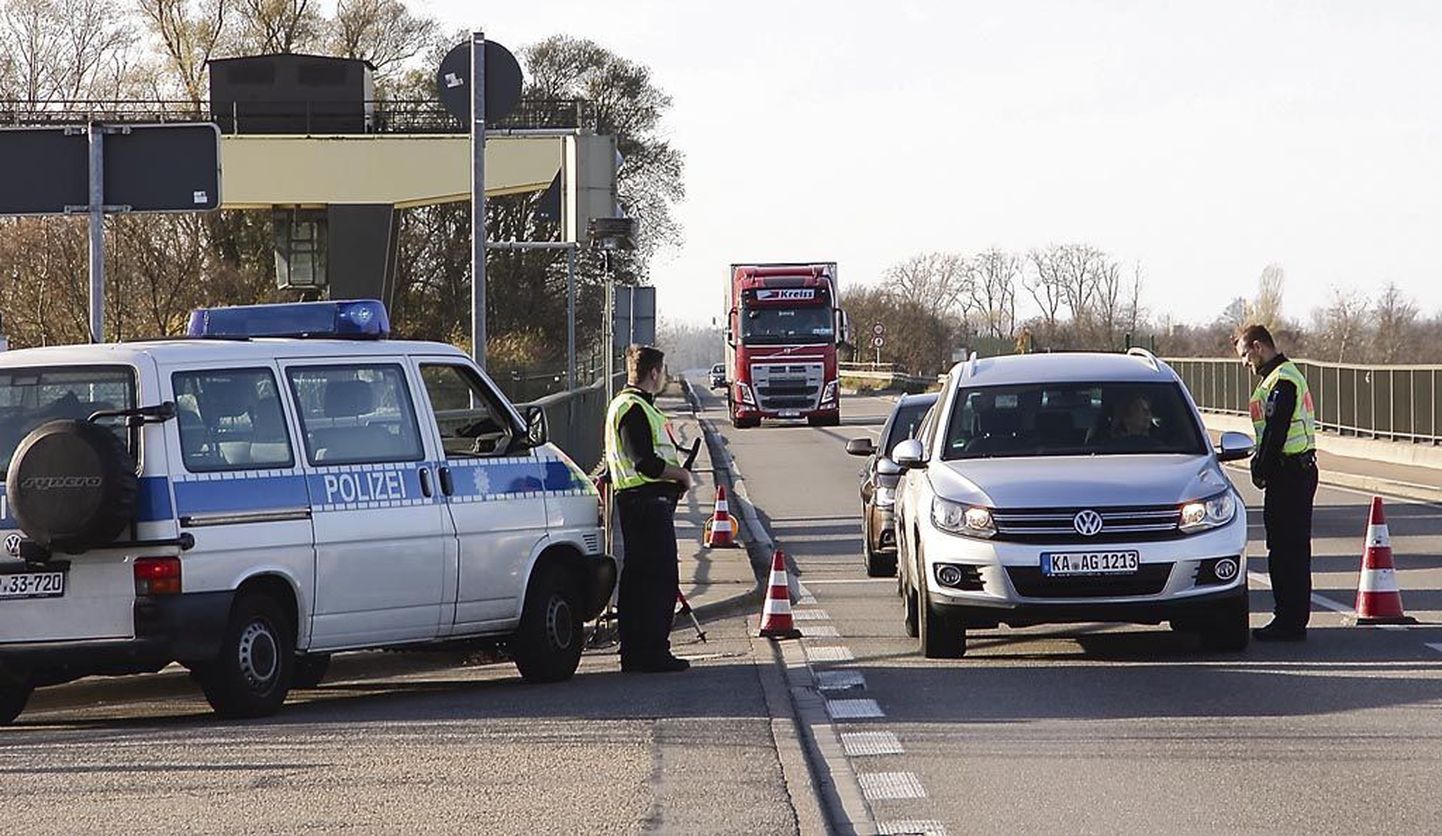 Saksa politseikontroll Reini jõe sillal Iffezheimi juures läinud nädalavahetusel pärast terroriakte Pariisis.