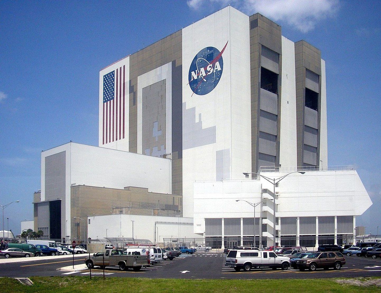 NASA tuntuim allüksus Kennedy Kosmosekeskus. NASA on suurima eelarvega kosmoseagentuur.