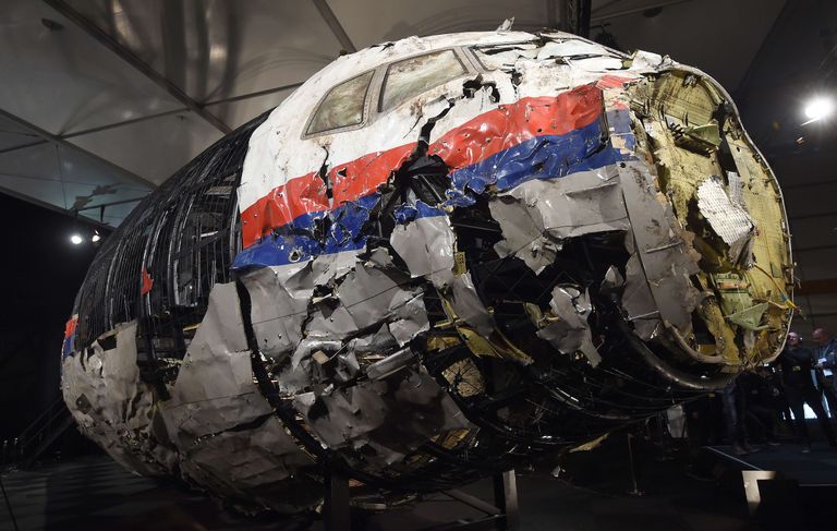 MH17 kokkulapitud kere täna Hollandis pressikonverentsil.