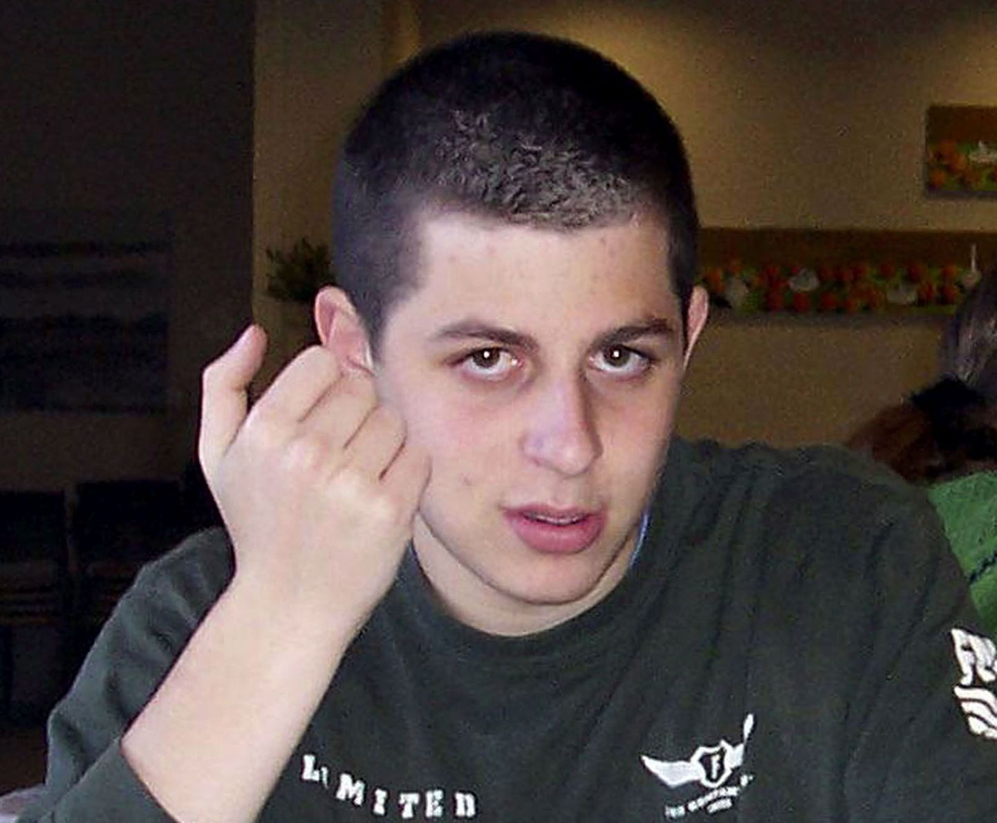 Vangistatud Iisraeli sõjaväelane Gilad Shalit 2009. aastal avaldatud fotol.