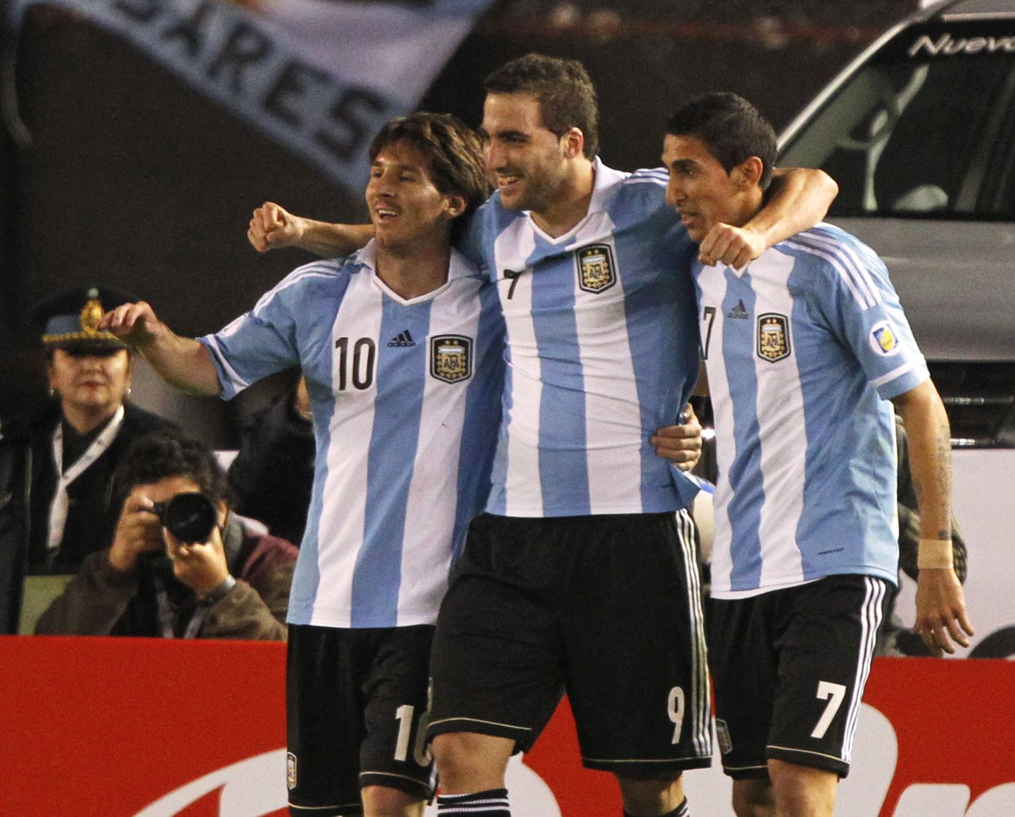 Argentina jalgpallikoondislased Lionel Messi (vasakult), Gonzalo Higuain ja Angel Di Maria.