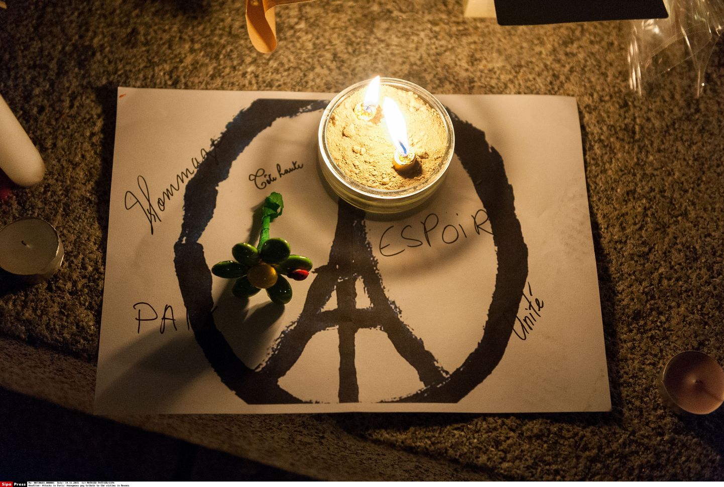 Anonymous mälestas 13. novembril Pariisis hukkunuid