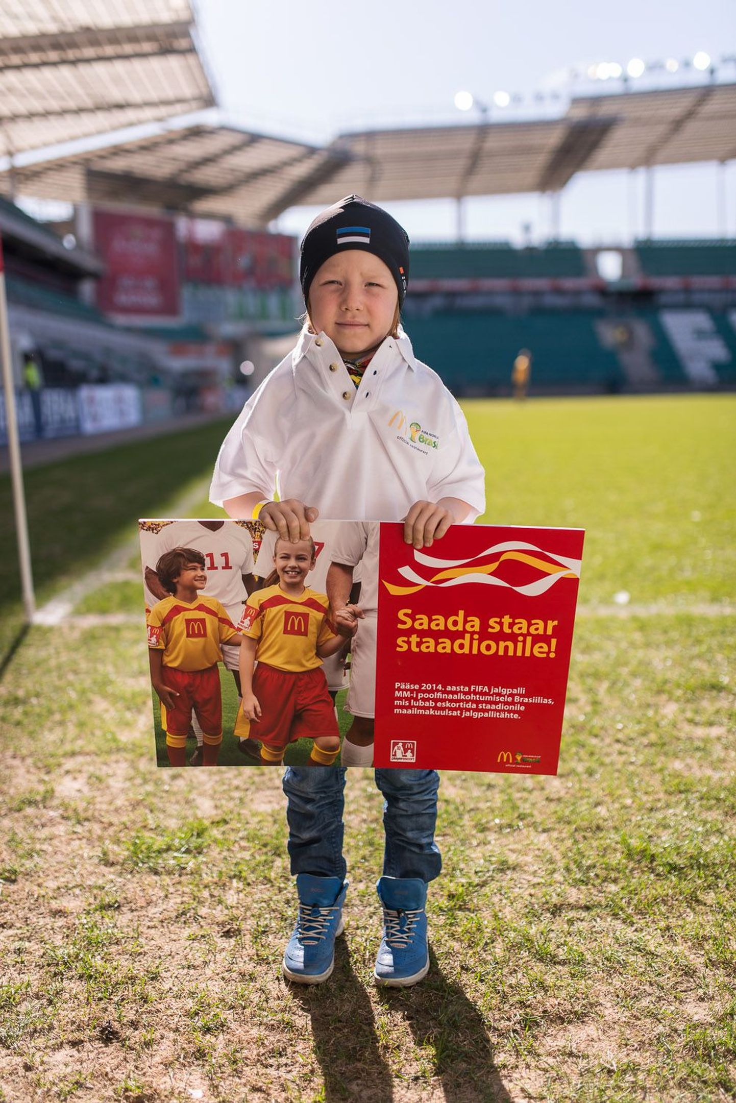 McDonald's отправляет на ЧМ по футболу в Бразилию 6-летнего Лукаса Эло.