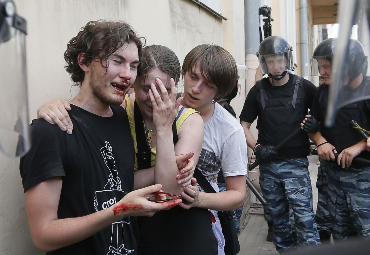 Möödunud aasta juunis ründasid Peterburis meelt avaldanud geiaktiviste homovastased.