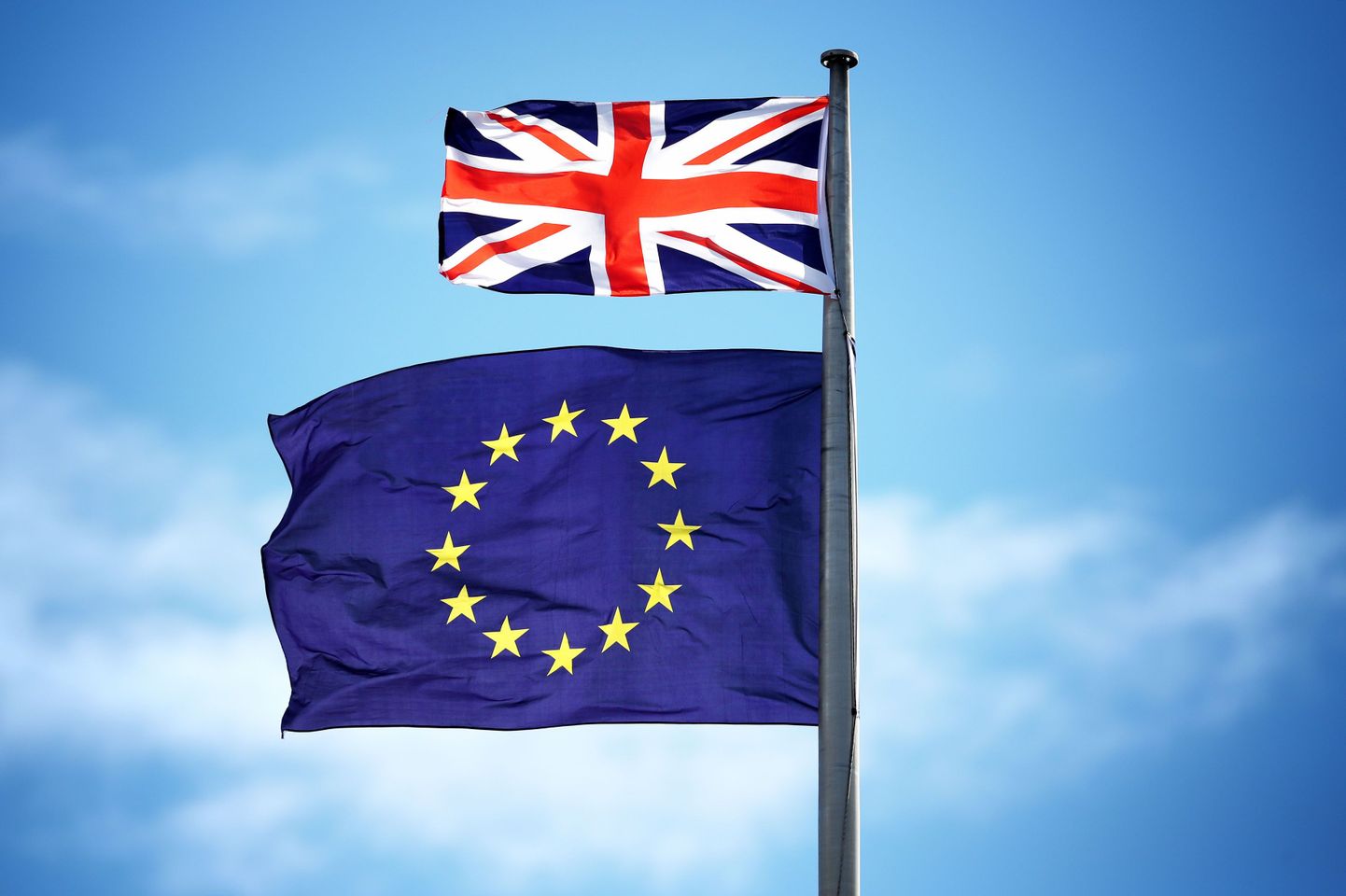 Suurbritannia ja ELi lipud