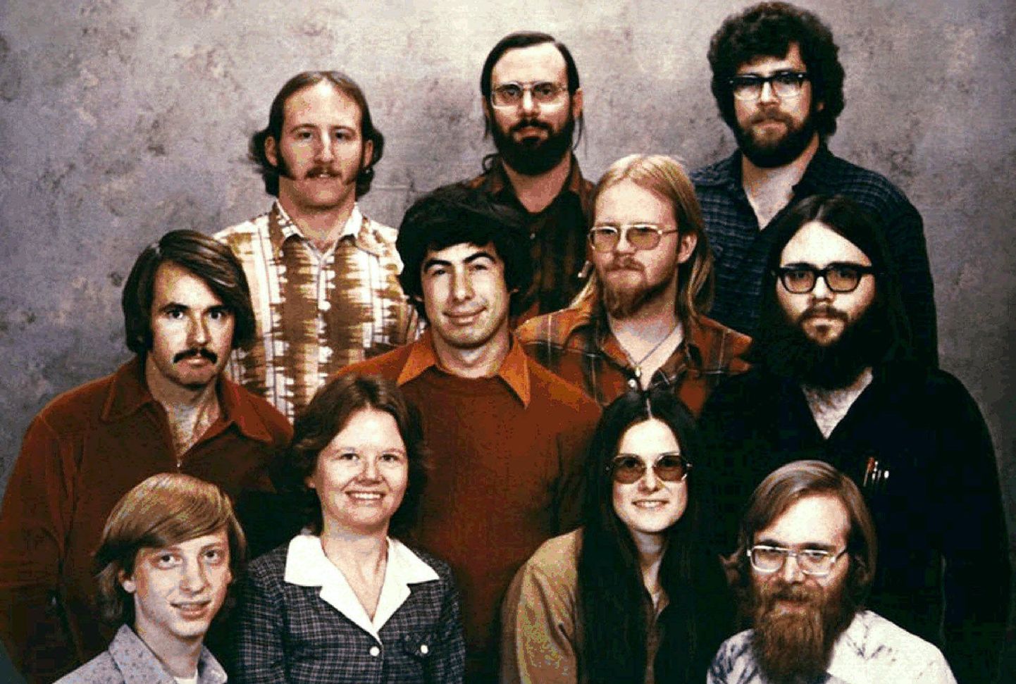 Основатели Microsoft. В нижнем ряду крайний слева - Билл Гейтс, крайний справа - Пол Аллен.