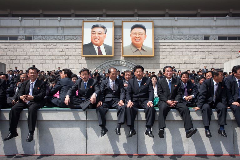 Põhjakorealased ja endised juhid Kim Il-sungi (vasakul) ja Kim Jong-il