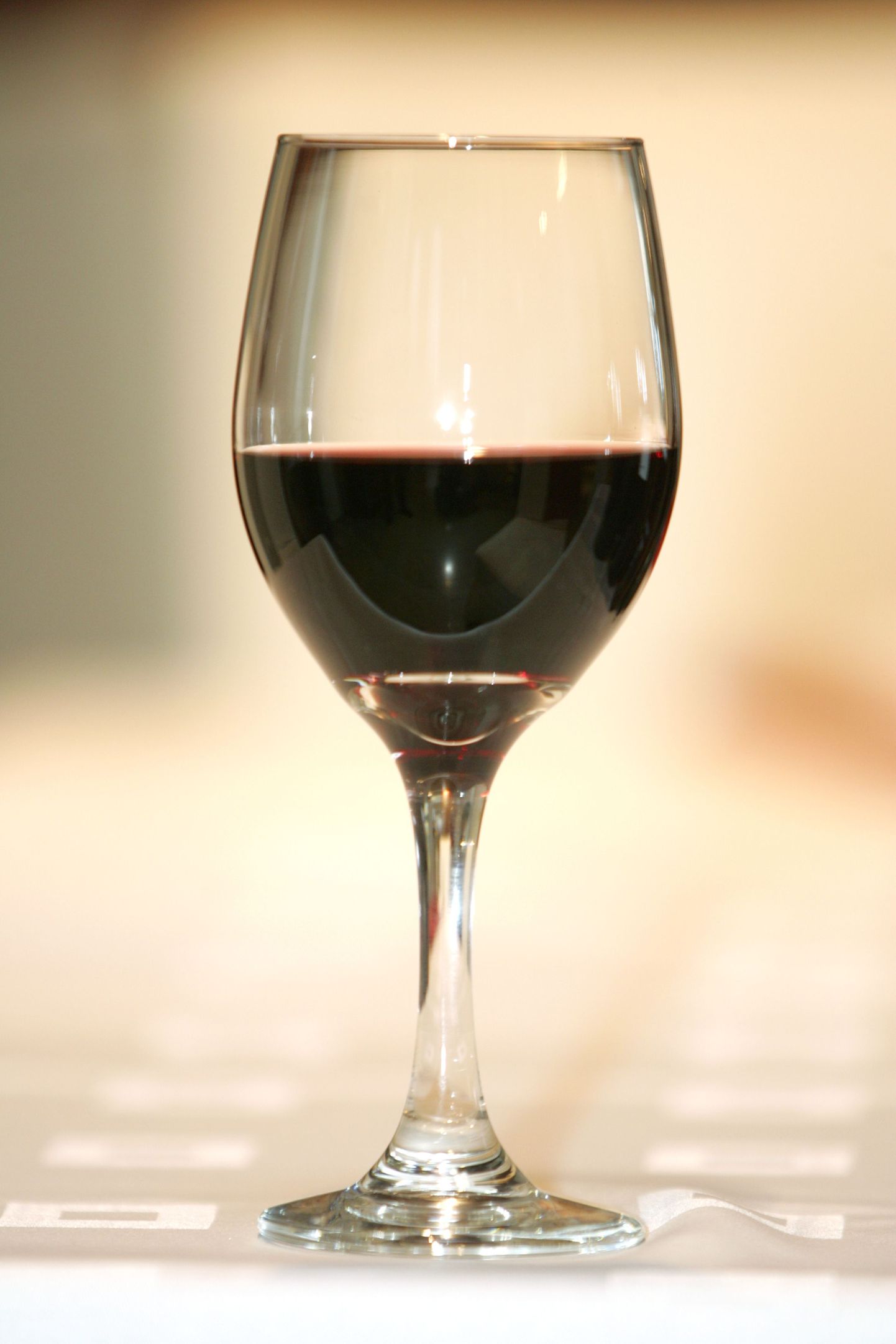 Ka klaasikeses veinis peitub üksjagu kilokaloreid.