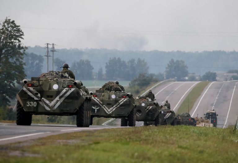 Sõjaväe tankid Kalõnivka poole liikumas. /GLEB GARANICH/REUTERS/SCANPIX.