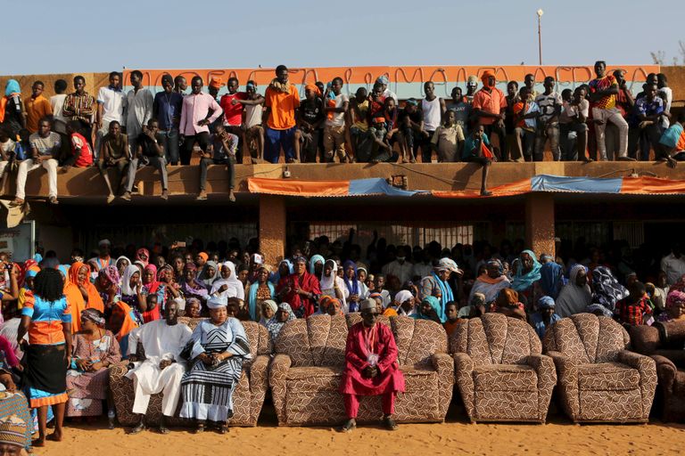Niger. Vangistatud presidendikandidaadi Hama Amadou toetajad Niameys kampaaniaüritusel. 