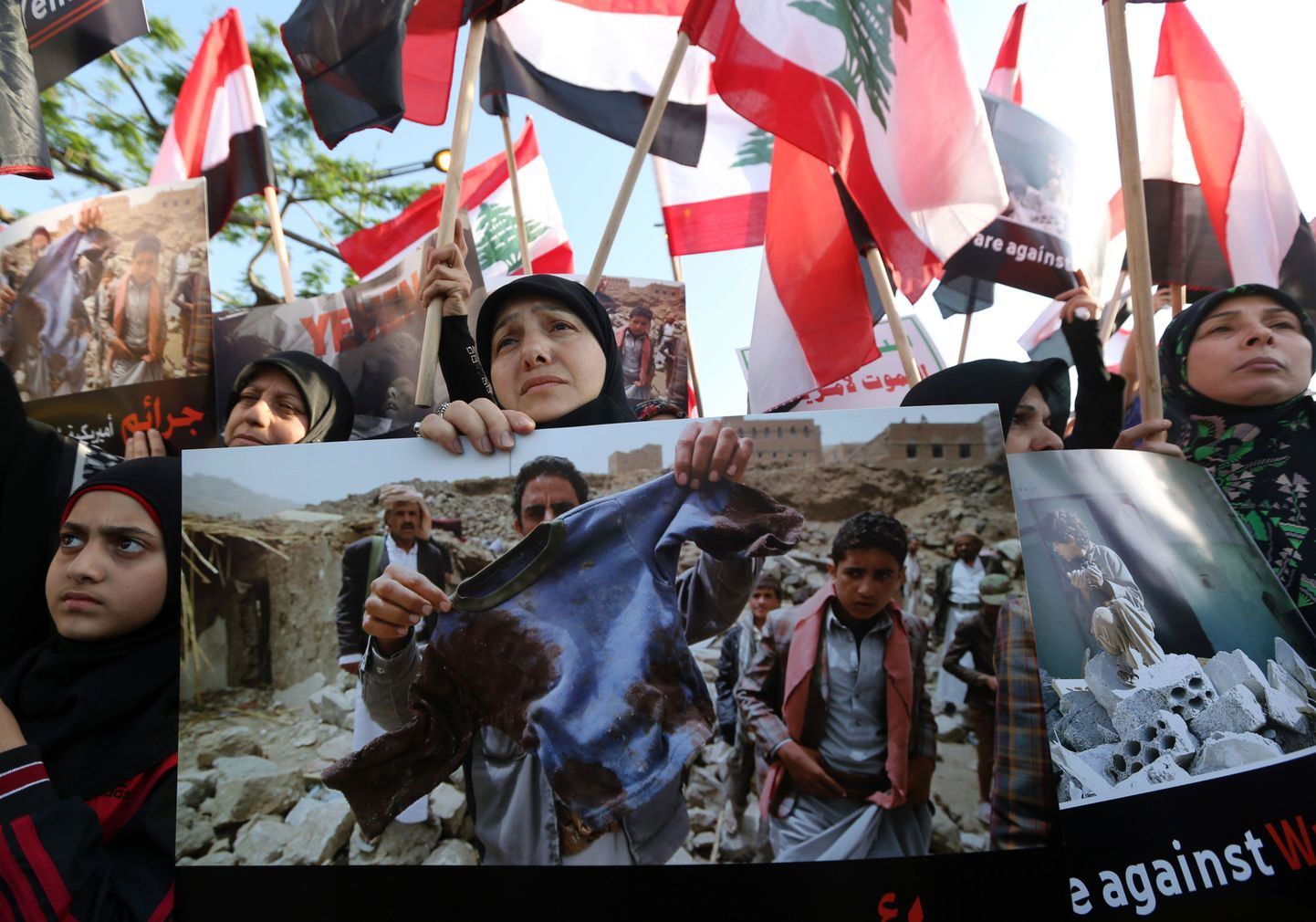Šiiitliku Hezbolla toetajate meeleavaldus Saudide juhitavate õhulöökide vastu Jeemeni šiiamässuliste pihta.