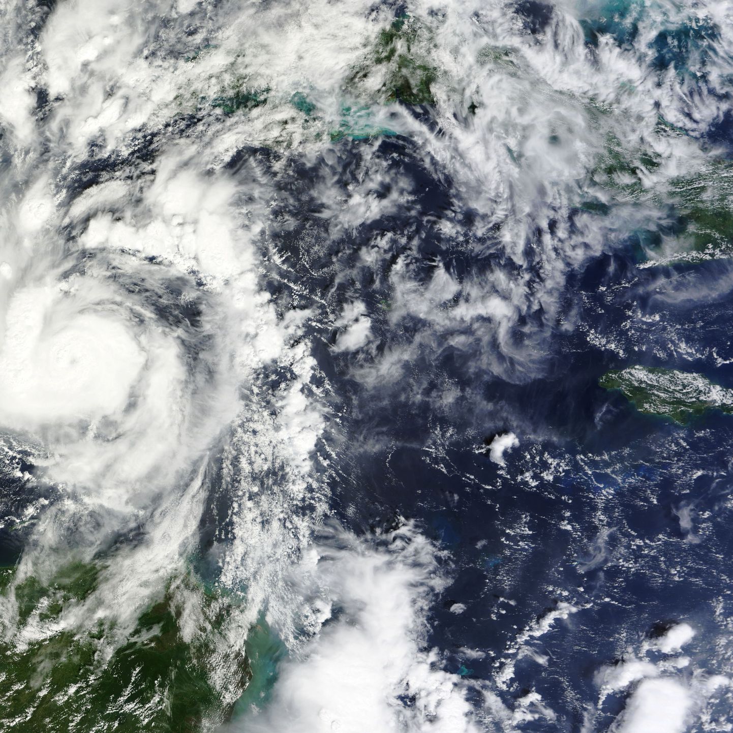 Orkaan Meg liigub Filipiinide suunas
